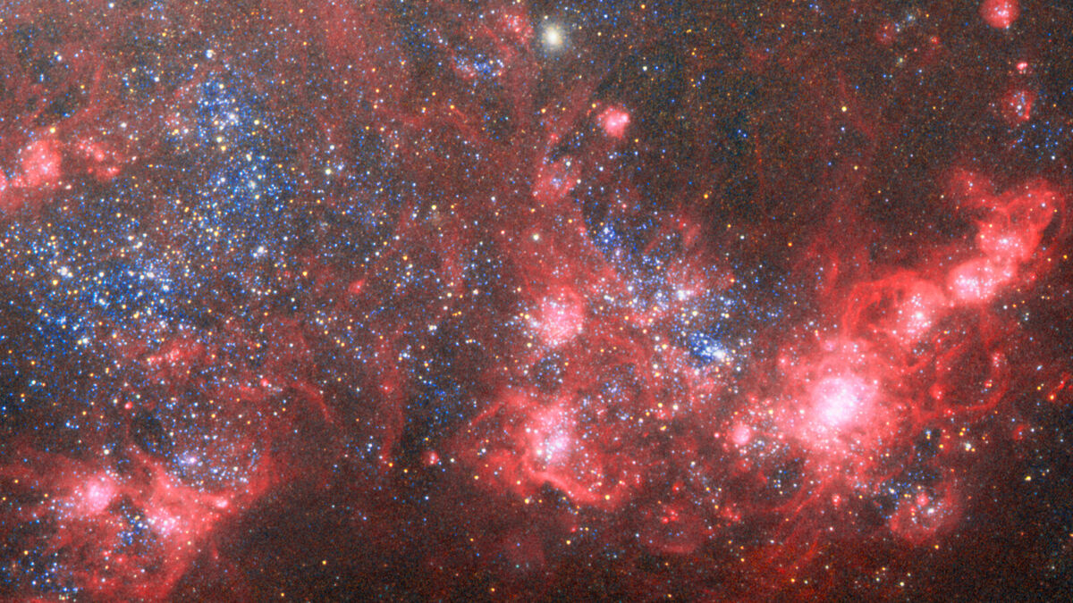 Загадочная галактика NGC 4449: мощный звездный инкубатор