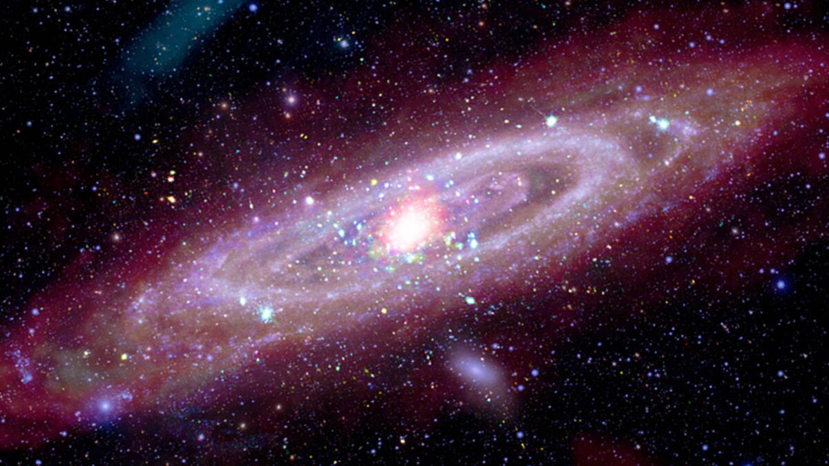 Галактика Андромеды в новом свете: NASA представило уникальный снимок