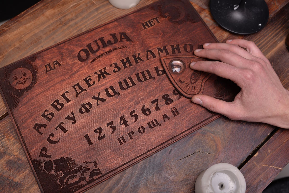 Научный мистицизм: История спиритизма от стуков до нейросканов
