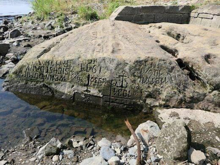 Плакать или Действовать? «Голодный Камень» Эльбы Снова Взывает к Миру в 2025 Году