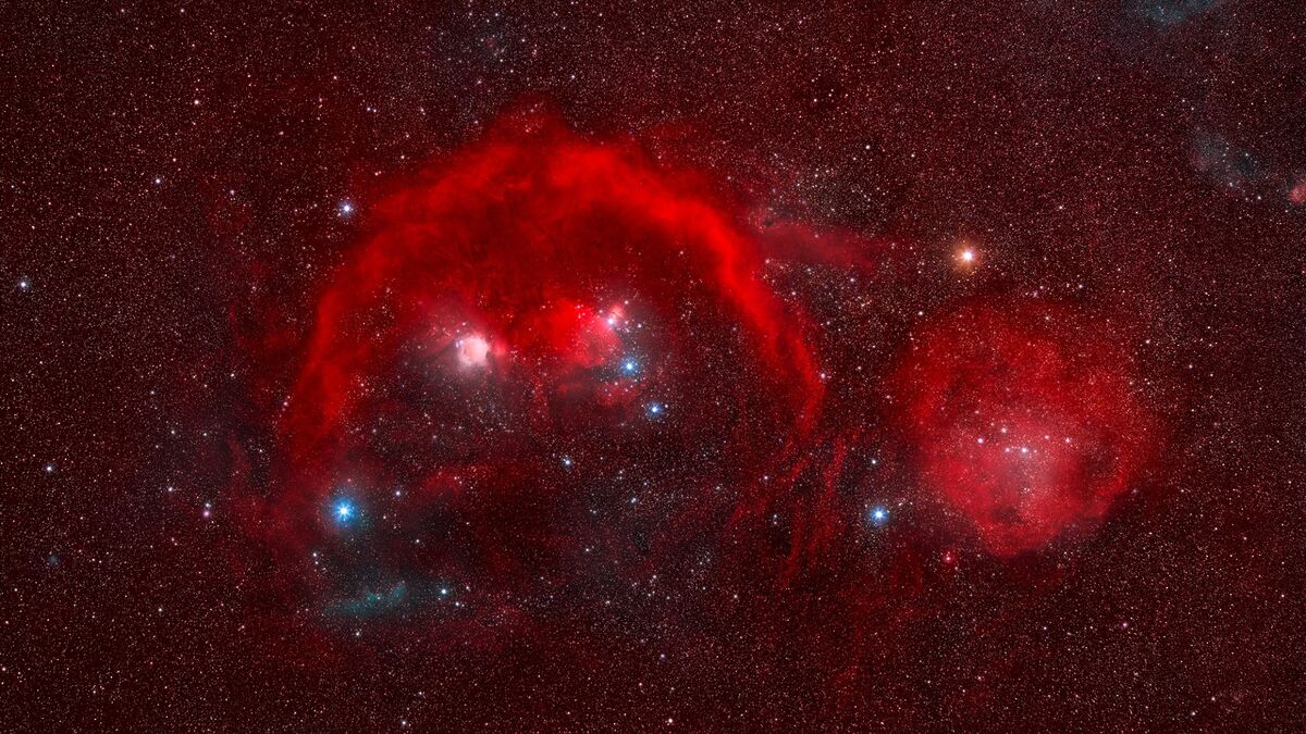 Созвездие Ориона светится красным цветом на великолепной фотографии из глубокого космоса