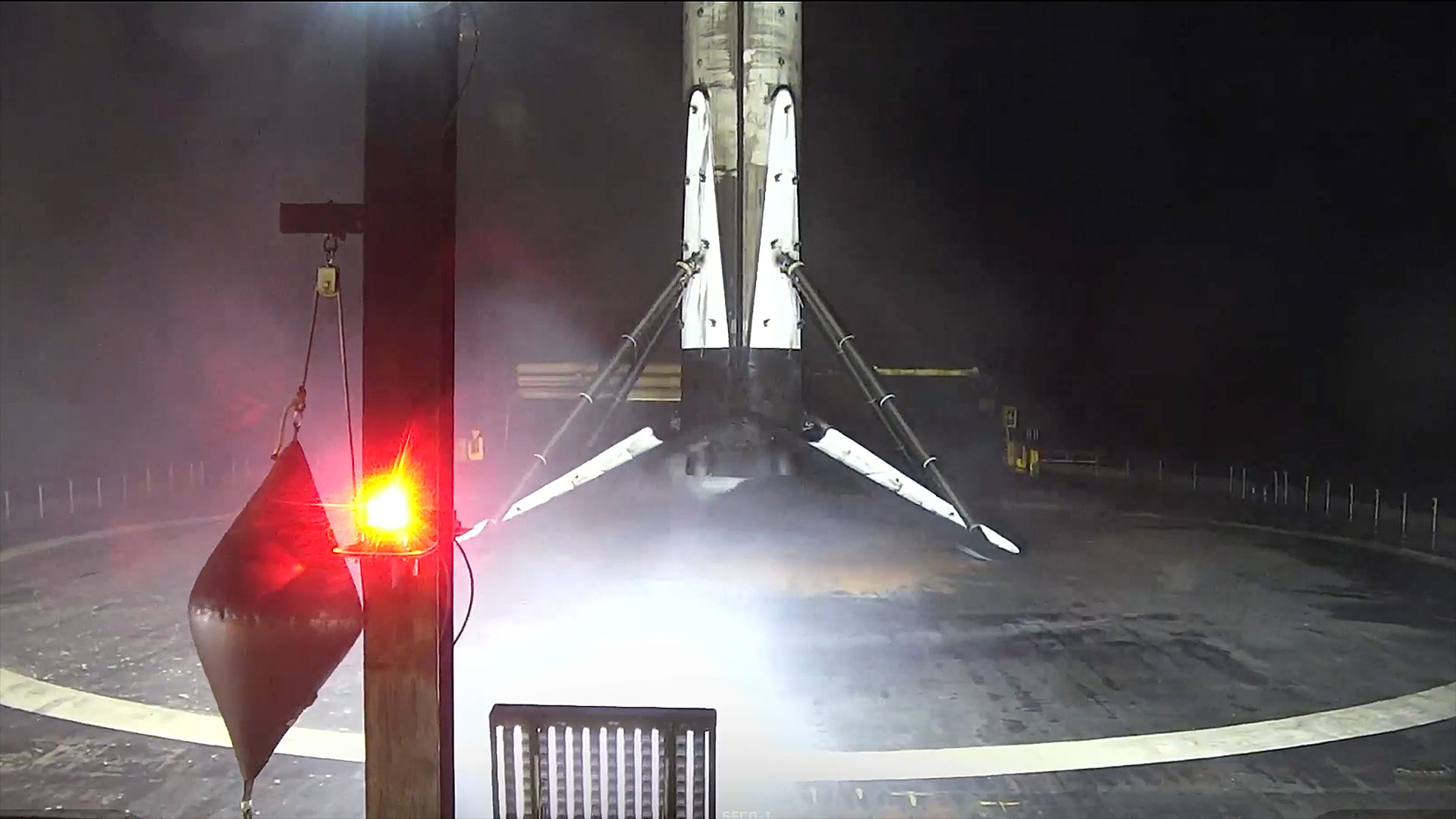 SpaceX запустила 26 спутников Starlink с базы в Калифорнии SpaceX запустила 26 спутников Starlink с базы в Калифорнии