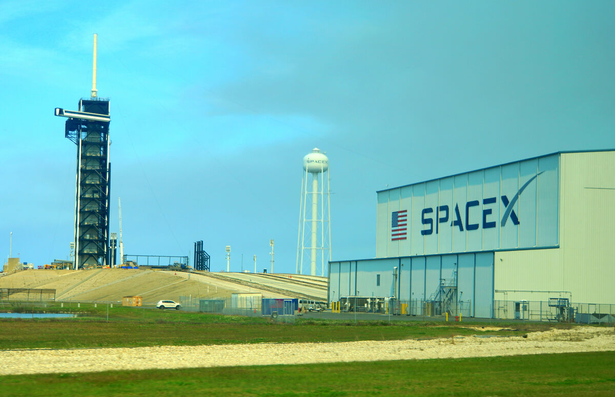 SpaceX: Революция в освоении космоса и дорога к Марсу