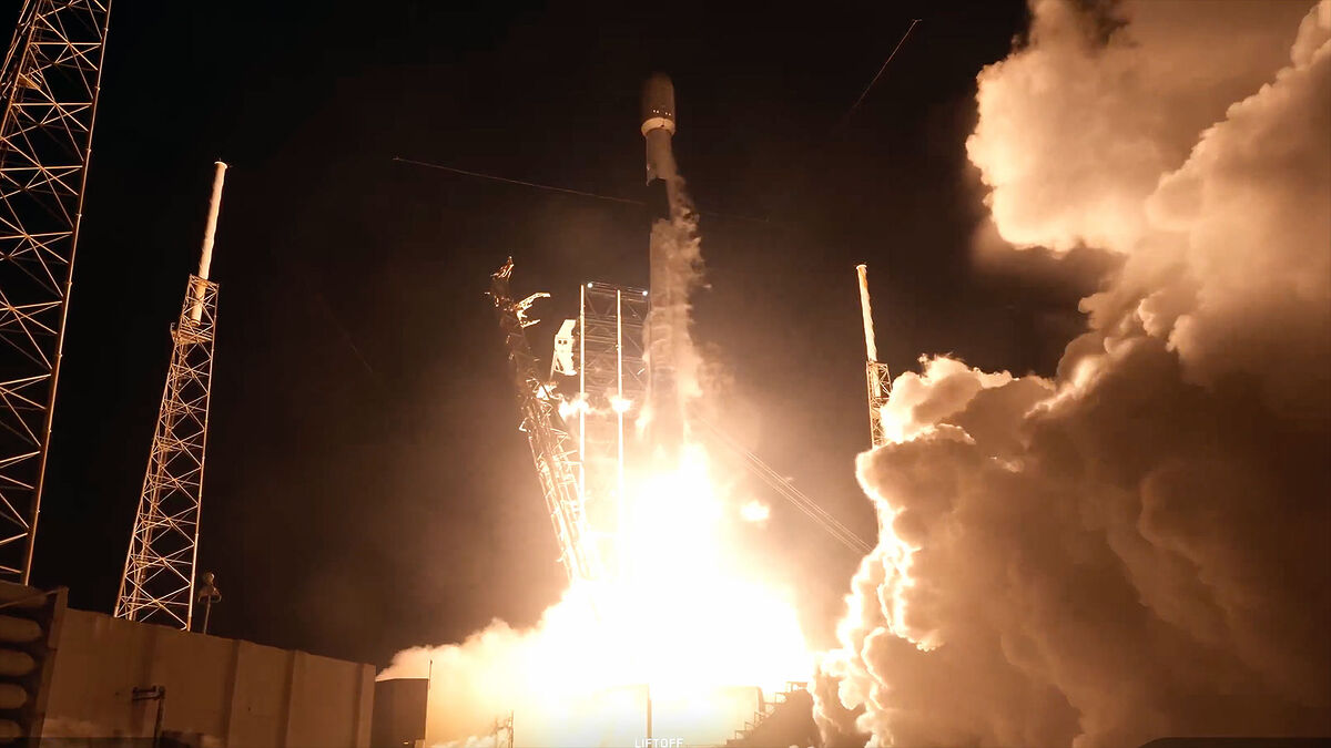 SpaceX запустила 28 новых спутников Starlink и готовится к пилотируемой миссии