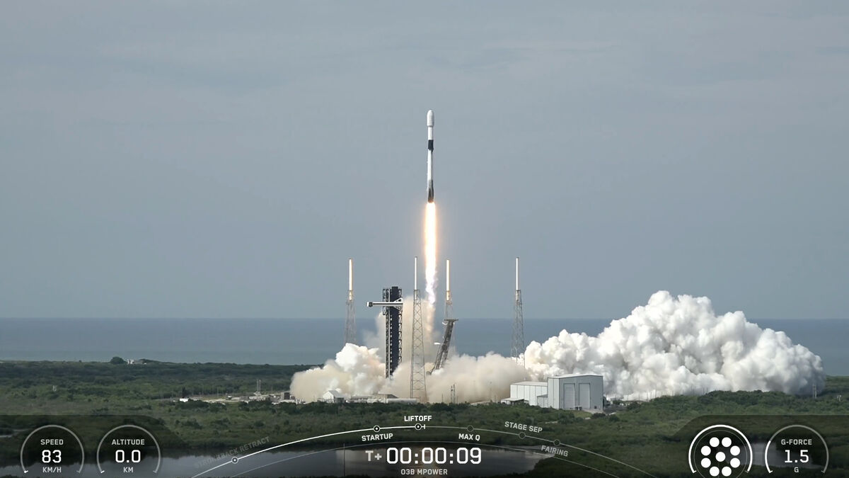 SpaceX успешно запустила спутники O3b mPOWER: шестая мягкая посадка и планы экспансии в космосе