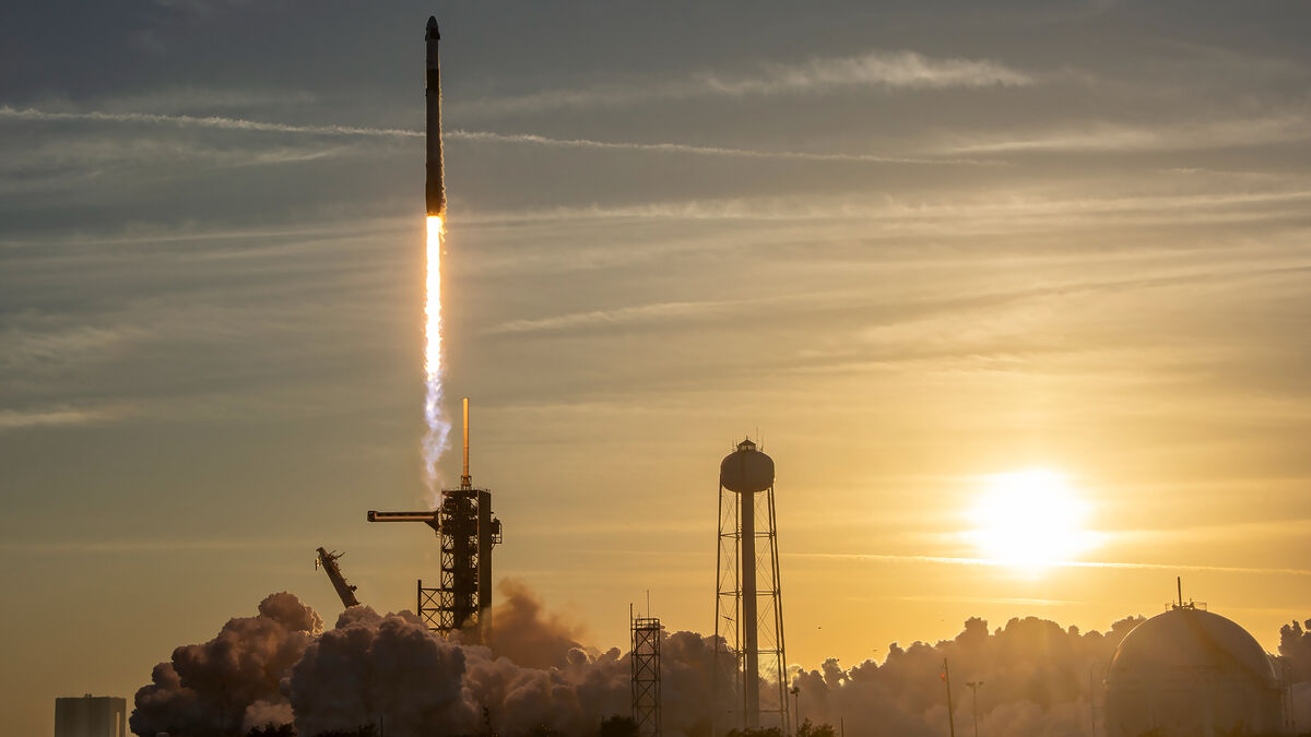 SpaceX запускает миссию Crew-11 к МКС: прямая трансляция, экипаж и новые рекорды