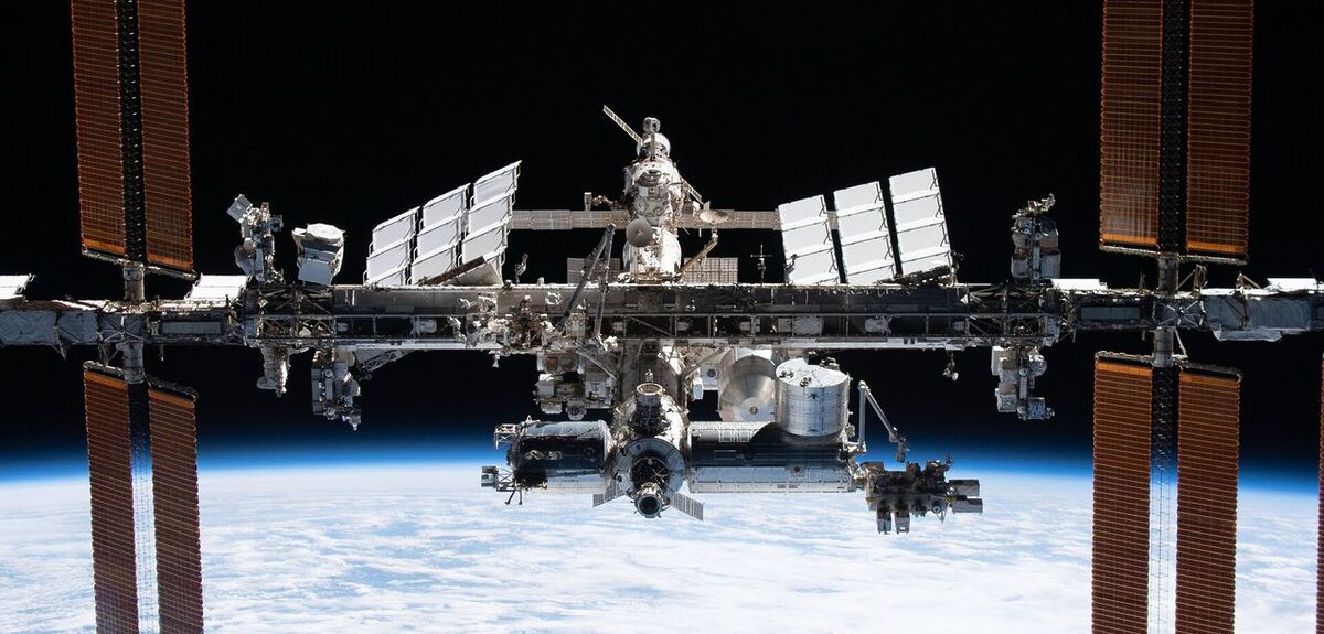 От Skylab до частных орбитальных станций: как NASA избегает космического "мусорного" кризиса