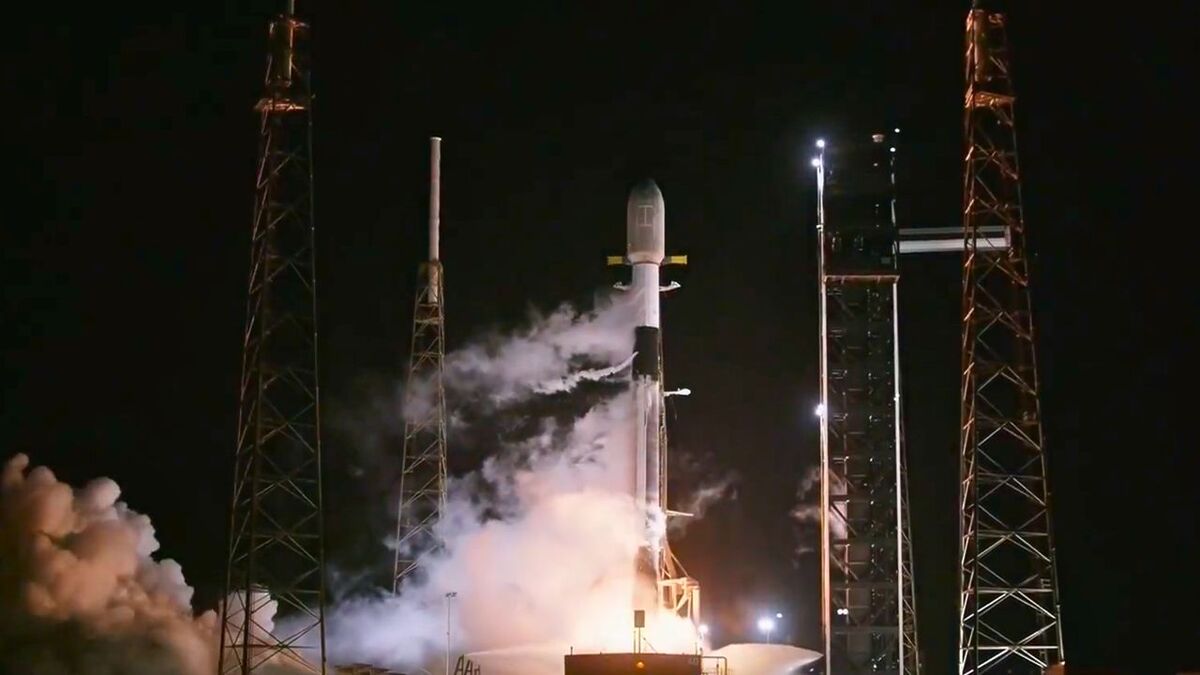 Рекордный бустер: SpaceX вывела на орбиту новую партию спутников Starlink